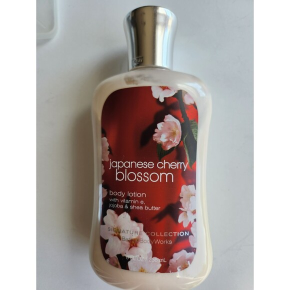 Bath Body Works Japanese Cherry Blossom Lotion B18 - Picture 1 of 2